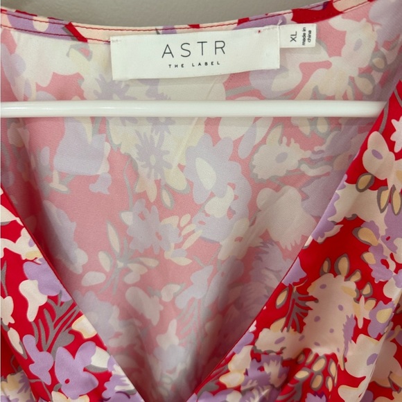 ASTR Floral Flutter Sleeve Blouse In Red Lilac Floral - Size Extra Large XL - Picture 6 of 12